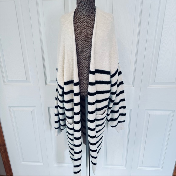 Cardigan Sweater Size Medium - Picture 1 of 10